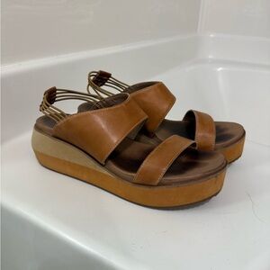 Antelope Brown Platform Shoes with Crisscross Design